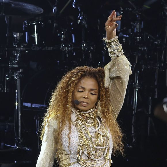Janet Jackson fait son retour sur scène à Vancouver après environ cinq d'absence à Vancouver le 31 août 2015.