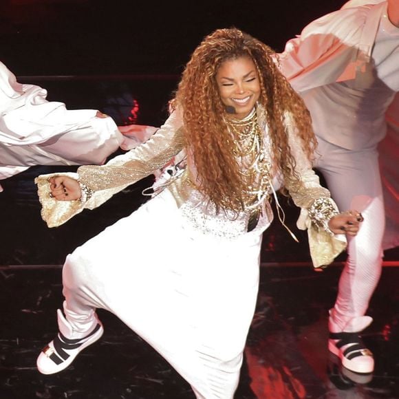Janet Jackson fait son retour sur scène à Vancouver après environ cinq d'absence à Vancouver le 31 août 2015.