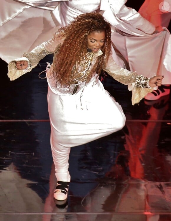 Janet Jackson fait son retour sur scène à Vancouver après environ cinq d'absence à Vancouver le 31 août 2015.