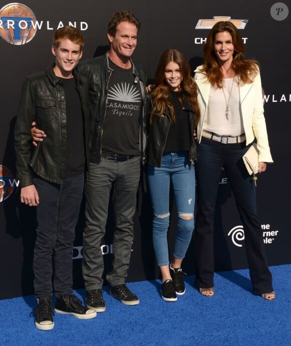 Cindy Crawford avec son mari Rande Gerber et leurs enfants Presley Gerber et Kaia Gerber à Los Angeles le 9 mai 2015.