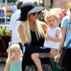 Tori Spelling et ses enfants au Calabasas Farmer's Market à Los Angeles, le 15 août 2015