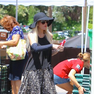 Tori Spelling et ses enfants au Calabasas Farmer's Market à Los Angeles, le 15 août 2015