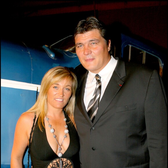 David Douillet et sa femme Valérie lors de l'inauguration du nouvel espace IWC Saint6Ecupéry, au musée de l'Art et de Bourget le 22 juin 2006