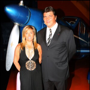 David Douillet et sa femme Valérie lors de l'inauguration du nouvel espace IWC Saint6Ecupéry, au musée de l'Art et de Bourget le 22 juin 2006