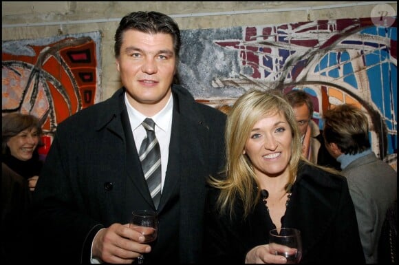 EXCLUSIF - David Douillet et son épouse Valérie au vernissage de "Maria Isabel Henao" à Paris le 13 mars 2006