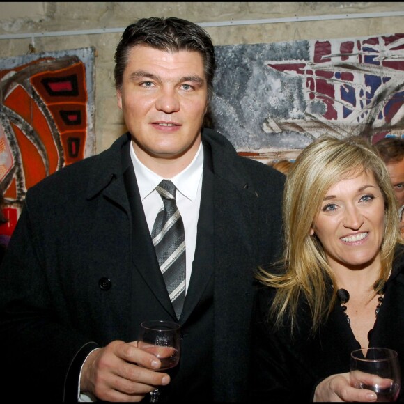 EXCLUSIF - David Douillet et son épouse Valérie au vernissage de "Maria Isabel Henao" à Paris le 13 mars 2006