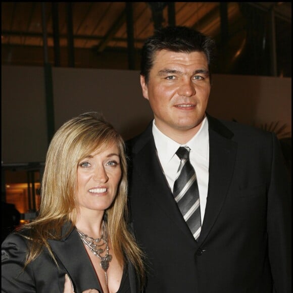 David Douillet et sa femme Valérie au Festival Automobile Internatinal au Grand Palais le 17 janvier 2006