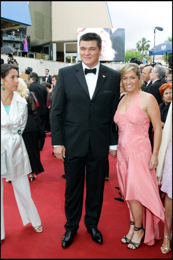 David Douillet et sa femme Valérie lors de la montée des marches du Festival de Cannes, le 17 mai 2005