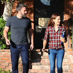 Ben Affleck et Jennifer Garner sortent ensemble d'un centre médical à Santa Monica. Ils sont très souriants malgré le fait qu'ils soient en plein divorce. Le 3 septembre 2015
