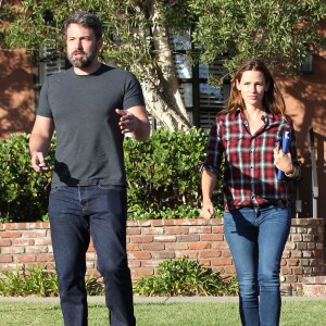 Ben Affleck et Jennifer Garner sortent ensemble d'un centre médical à Santa Monica. Ils sont très souriants malgré le fait qu’ils soient en plein divorce. Le 3 septembre 2015
