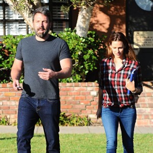 Ben Affleck et Jennifer Garner sortent ensemble d'un centre médical à Santa Monica. Ils sont très souriants malgré le fait qu’ils soient en plein divorce. Le 3 septembre 2015