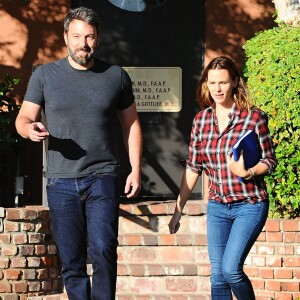Ben Affleck et Jennifer Garner sortent ensemble d'un centre médical à Santa Monica. Ils sont très souriants malgré le fait qu’ils soient en plein divorce. Le 3 septembre 2015