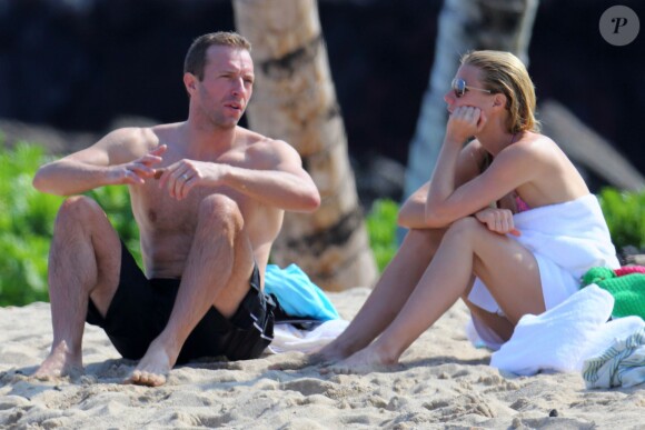 Gwyneth Paltrow passe ses vacances de Noel en famille a Hawaii. Pour le Nouvel An, la petite famille a profite de la plage, du paddle ou du farniente le 1er janvier 2014. aii