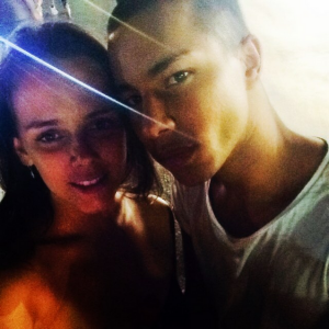 Pauline Ducruet avec Olivier Rousteing, image de ses vacances à Mykonos en août 2015. La fille de la princesse Stéphanie de Monaco est de retour à New York pour de bon, en septembre 2015 !