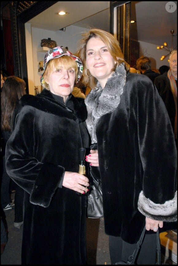 Sylvie Joly et sa fille Mathilde lors de la soirée d'inauguration de la boutique Antik Batik à Paris le 4 avril 2007