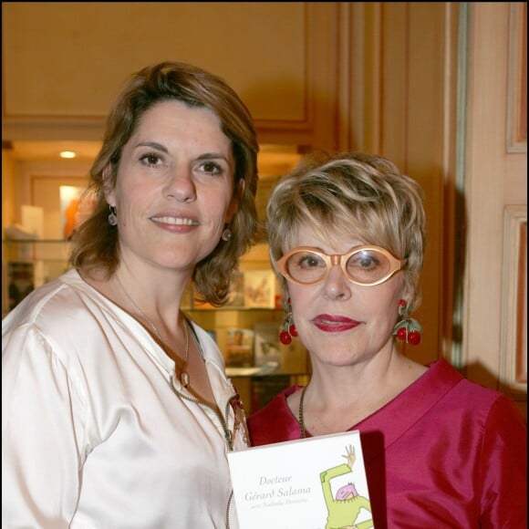 Sylvie Joly et sa fille Mathilde à la Maison d'Amérique Latine à Paris, le 19 mai 2005