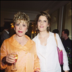 Sylvie Joly et sa fille Mathilde à l'inauguration du restaurant Nobu rue Marbeuf à Paris le 30 juin 2001