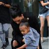 Kim Kardashian et sa fille North West quittent leur appartement à SoHo. New York, le 7 septembre 2015.