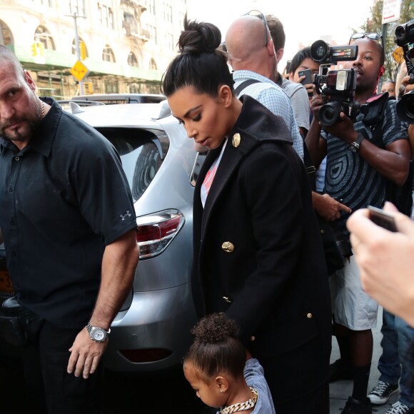 Kim Kardashian et sa fille North West quittent leur appartement à SoHo. New York, le 7 septembre 2015.