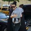 Kim Kardashian et North West, exténuée après leur sortie shopping à New York, rentrent dans leur appartement à SoHo. Le 7 septembre 2015.