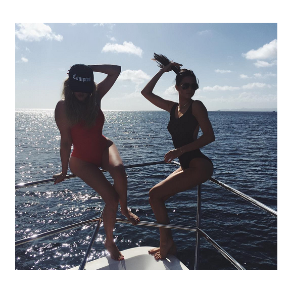 Kendall et Kylie Jenner en vacances / photo postée sur Instagram.