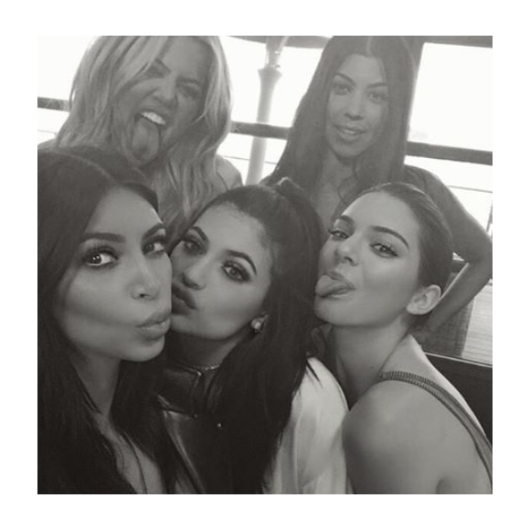 Kourtney Kardashian, Khloé Jardashian, Kim Kardashian et Kendall et Kylie Jenner/ photo postée sur Instagram.