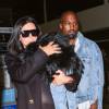 Kim Kardashian enceinte, son mari Kanye West et leur fille North prennent un vol à l'aéroport de Los Angeles, le 5 septembre 2015.