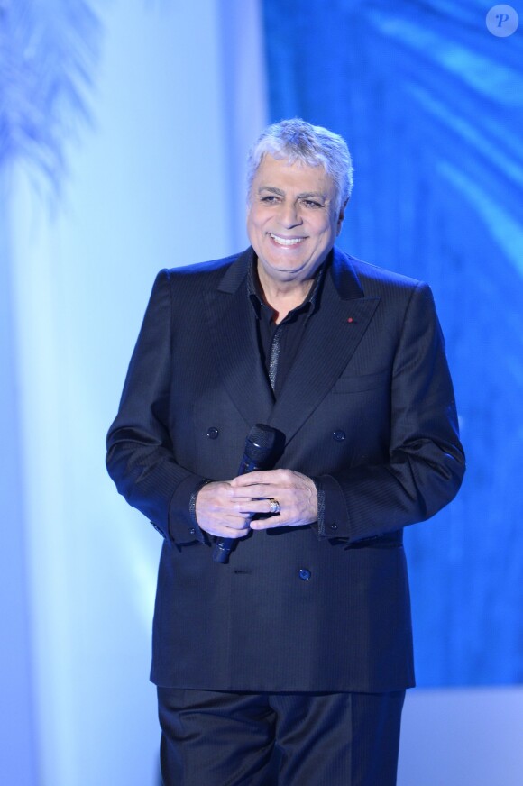 Enrico Macias lors de l'enregistrement de l'émission "Vivement Dimanche" à Paris le 09 décembre 2014