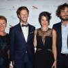 Maxime Musqua, Romain Grosjean et sa femme Marion Jollès, Anne Gouin (la présidente de l'association "Enfance et Cancer") lors du gala de charité au profit de l'association "Enfance et Cancer" à l'hôtel InterContinental de Paris, le 9 septembre 2015