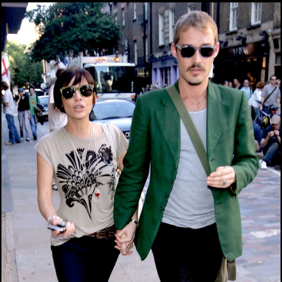 Natalie Imbruglia et son ex-mari Daniel Johns dans les rues de Londres le 27 août 2007