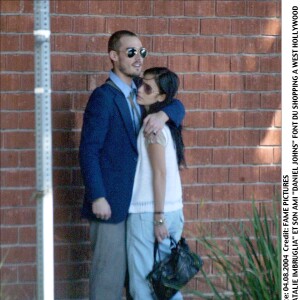 Natalie Imbruglia et son ex-mari Daniel Johns font les boutiques à West Hollywood, le 8 février 2004