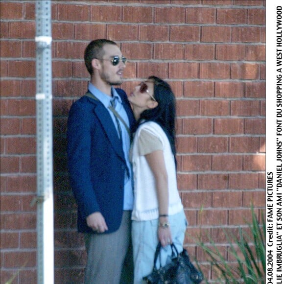 Natalie Imbruglia et son ex-mari Daniel Johns font les boutiques à West Hollywood, le 8 février 2004