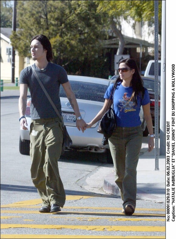 Natalie Imbruglia et son ex-mari Daniel Johns font les boutiques à Hollywood le 6 février 2003