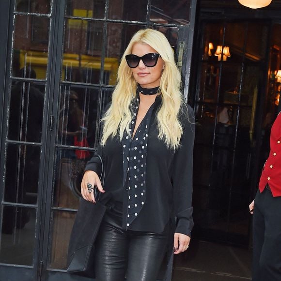 Jessica Simpson sort de son hôtel à New York, le 10 septembre 2015.