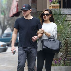 Exclusif - Nick Lachey et sa femme Vanessa Minnillo, très amoureux, vont dîner au restaurant à Studio City, le 25 février 2015.
