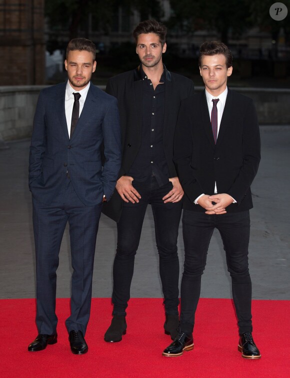 Ben Haenow entre Liam Payne et Louis Tomlinson - Arrivée des people à la soirée "Believe In Magic Cinderella Ball" à Londres, le 10 août 2015.