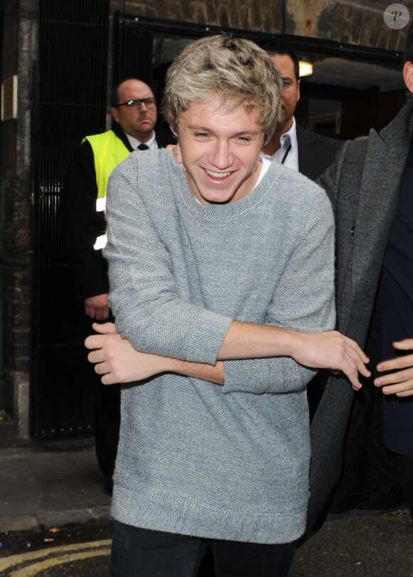 Niall Horan - Le groupe One Direction à la sortie du Palladium à Londres, le 13 novembre 2014
