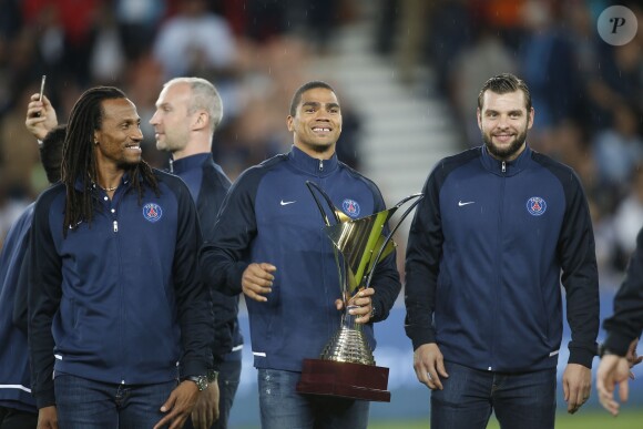 L'équipe du PSG Handball présentait son trophée des champions au Parc des Princes à Paris, le 11 septembre 2015