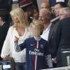 Isabelle Camus et son fils Joalukas lors du match de Ligue 1 entre le PSG et les Girondins de Bordeaux au Parc des Princes à Paris le 11 septembre 2015