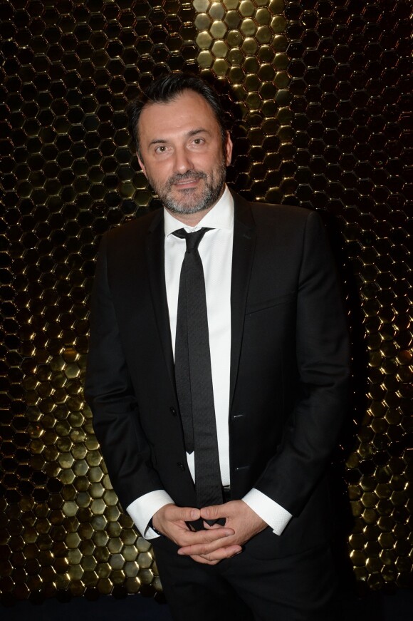 Frédéric Lopez pose lors de la 10e cérémonie des Globes de Cristal au Lido à Paris, le 13 avril 2015.