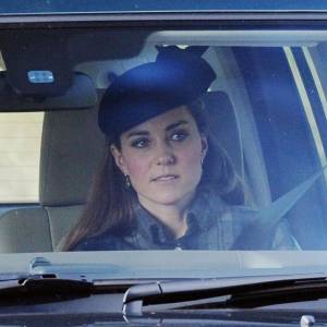 Kate Middleton et le prince William en septembre 2013, se rendant à l'église Crathie Kirk lors d'un séjour à Balmoral, fief écossais de la reine Elizabeth II.
