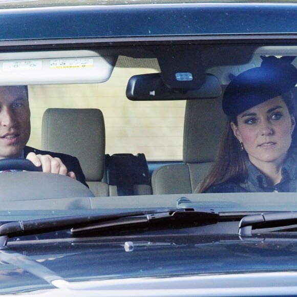 Kate Middleton et le prince William en septembre 2013, se rendant à l'église Crathie Kirk lors d'un séjour à Balmoral, fief écossais de la reine Elizabeth II.