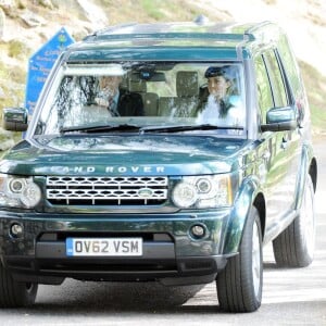 Kate Middleton et le prince William en septembre 2013, se rendant à l'église Crathie Kirk lors d'un séjour à Balmoral, fief écossais de la reine Elizabeth II.