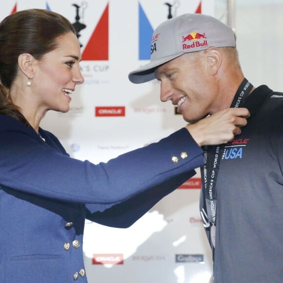 Kate Middleton, duchesse de Cambridge, et le prince William lors de la remise des prix de l'America's Cup World Series à Portsmouth le 26 juillet 2015