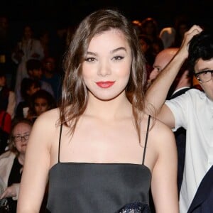 Hailee Steinfeld au défilé printemp-été 2016 de Prabal Gurung à New York, le 13 septembre 2015.