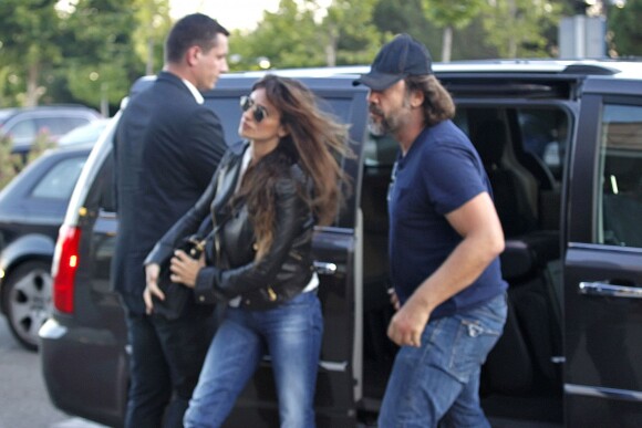 Penélope Cruz et son mari Javier Bardem - La famille d'Eduardo Cruz, père de l'actrice, arrive au funérarium de Madrid, le 18 juin 2015. Eduardo est décédé à l'âge de 62 ans quelques heures plus tôt.