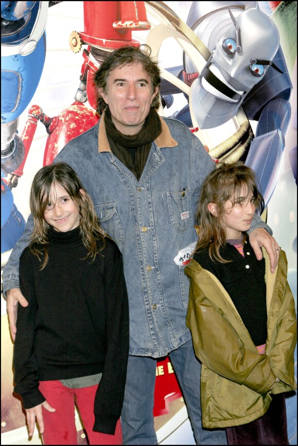 Jacques Doillon et ses enfants à l'avant-première du film Robots à Paris le 29 mars 2005