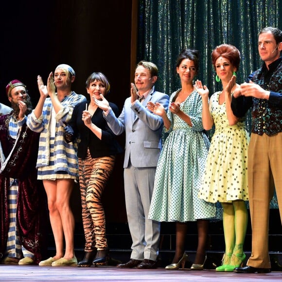 Exclusif - Nicole Croisille, Lorant Deutsch et sa femme Marie-Julie Baup - Première de la pièce "Irma la douce" au Théâtre de la Porte-Saint-Martin à Paris le 15 septembre 2015.