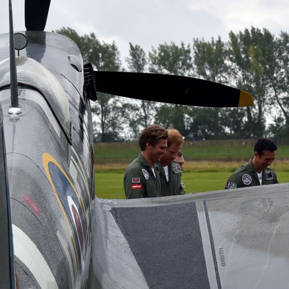 Le prince Harry a assisté le 15 septembre 2015, jour de ses 31 ans, à une parade aérienne commémorant les 75 ans de la Bataille d'Angleterre, à l'aérodrome de Goodwood dans le Sussex. Il devait à l'origine monter à bord d'un Spitfire, mais a renoncé en raison d'un problème mécanique d'un des appareils, préférent laisser la place au vétéran Tom Neil et à des blessés de guerre.