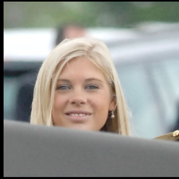 Chelsy Davy et le prince Harry en mai 2010 lors de la remise au Captain Wales de ses ailes d'officier de la RAF